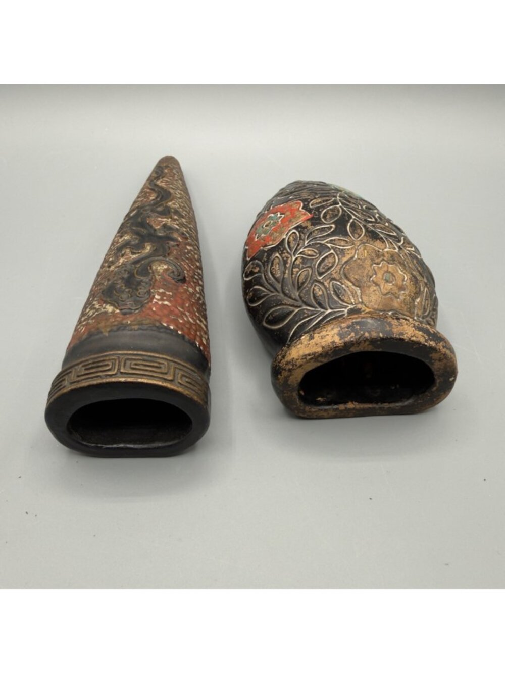2 Vintage Tokanabe Japanese Pottery Wall Pocket Vase Black Dragon Floral Pair - Picture 6 of 8
